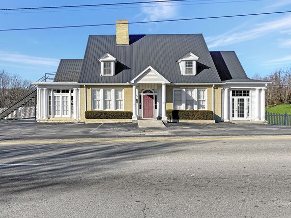 420 W Main St, Livingston, TN 38570